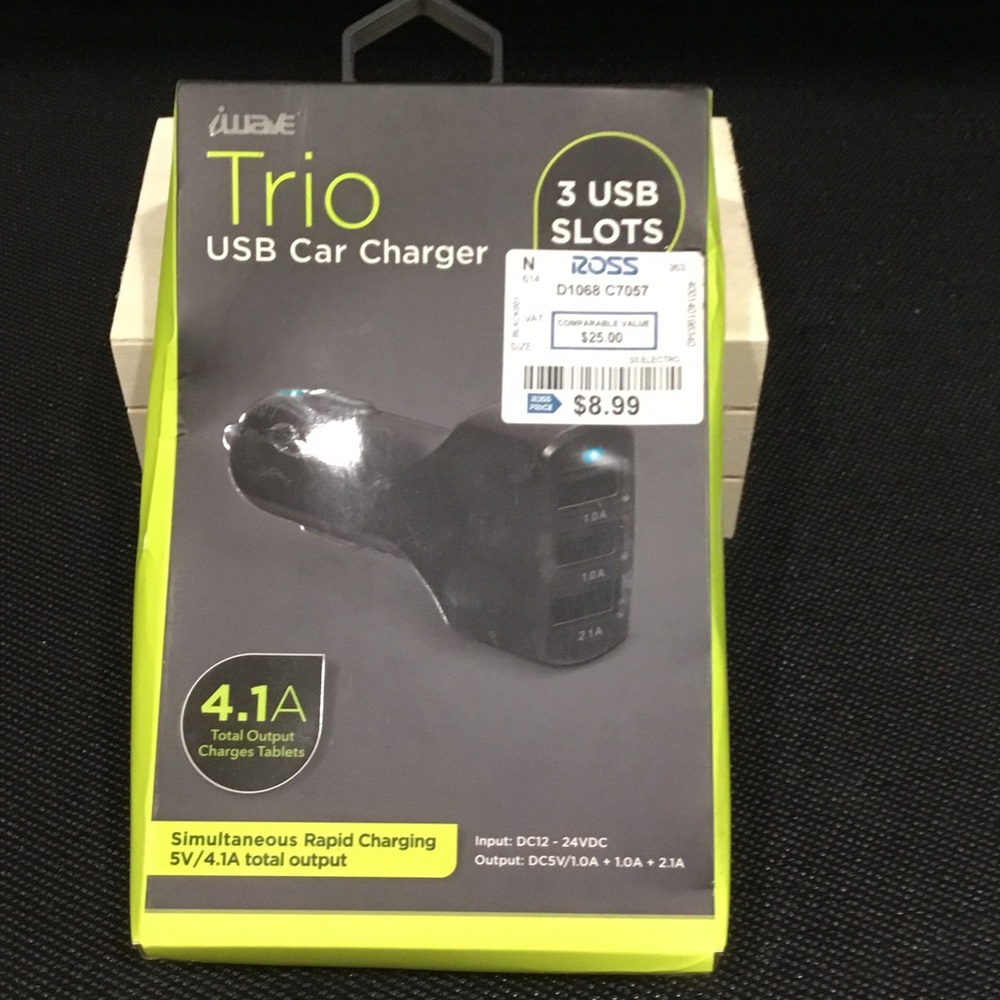 NIB Trio 3-Port USB Car Charger - Black